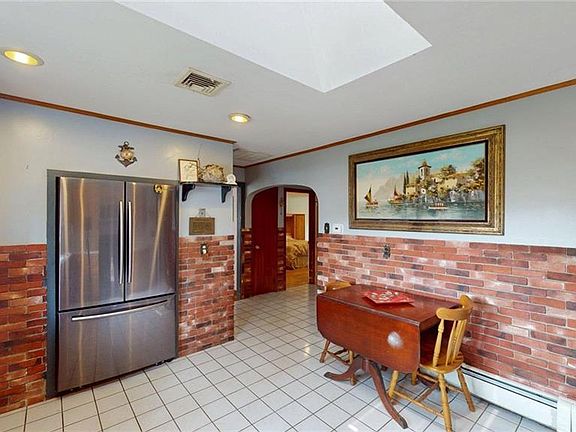 5th image of 8 Vincent Ave