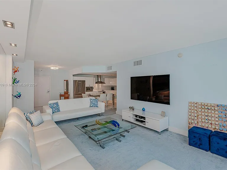 2301 Collins Ave #1506 — Photo 8