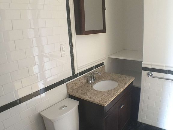4th image of 921 Washington Ave #1A*