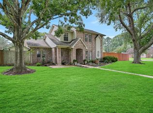 1018 Londonderry Ave, Friendswood, TX 77546