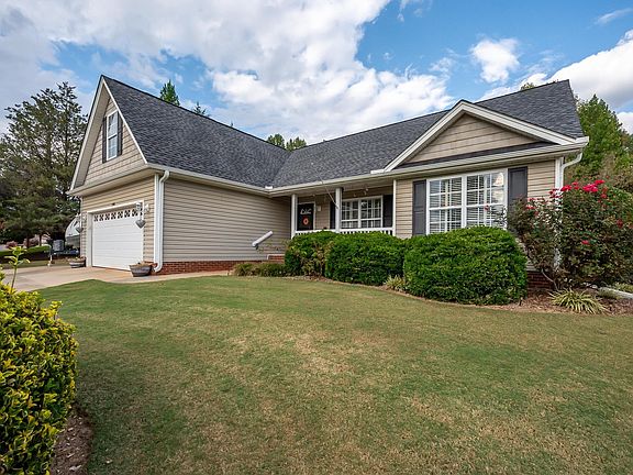 2nd image of 140 Brooke Lee Cir