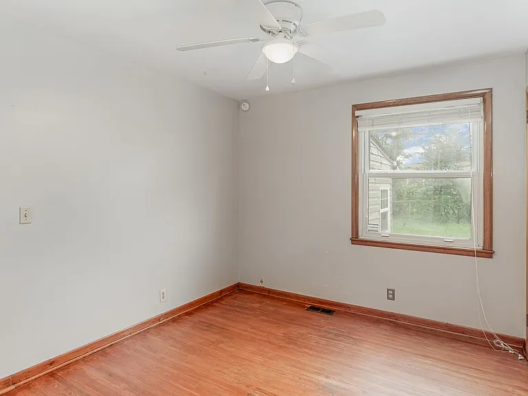 6117 Morrow Rd — Photo 11