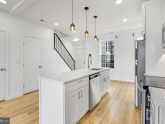 5th image of 2045 Trenton Ave Unit 10