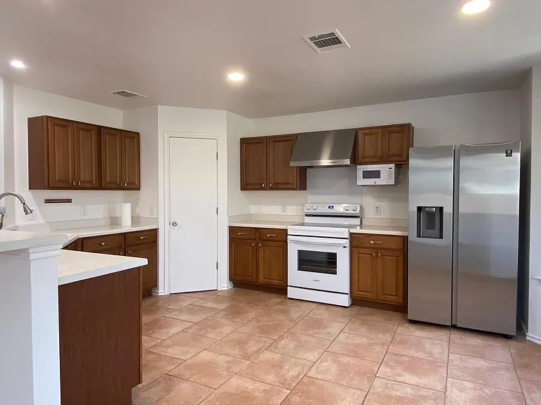 316 Indian Meadow Dr — Photo 3
