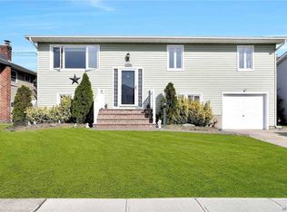 32 W Granada Ave, Lindenhurst, NY 11757