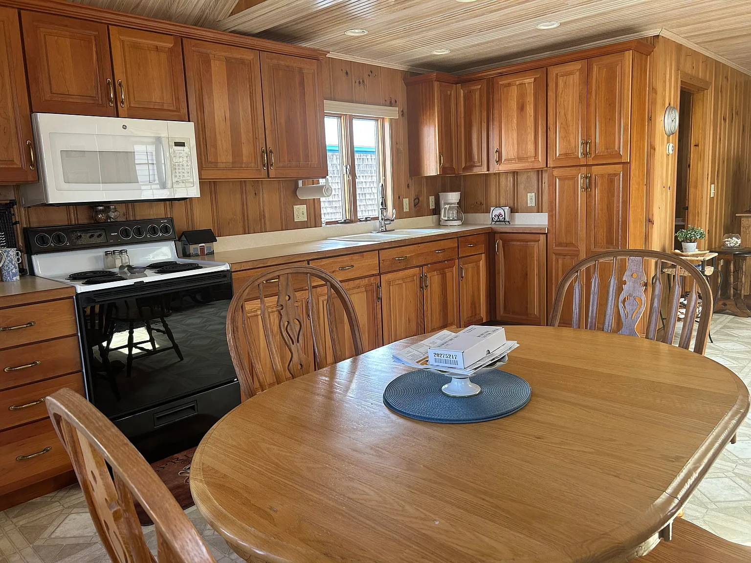 2 bed, 820 sqft, $2,000 — Photo 3