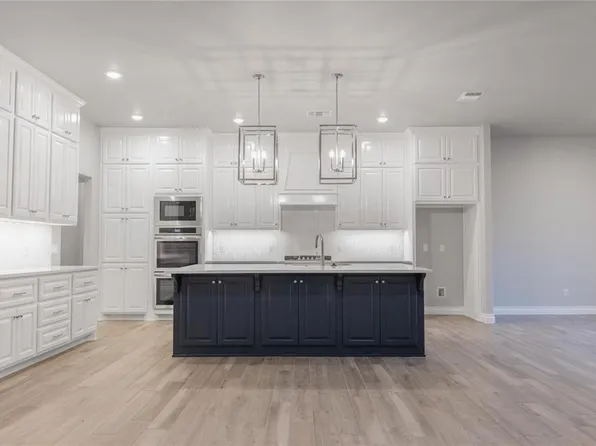 14016 Willow Ln, Edmond, OK 73049