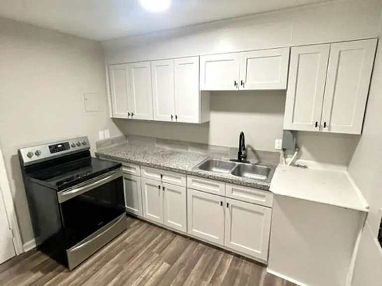 2909 Burgess Dr — Photo 14