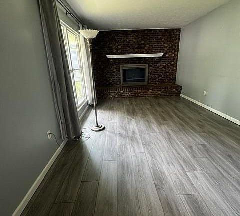 4th image of 375 Westport Dr