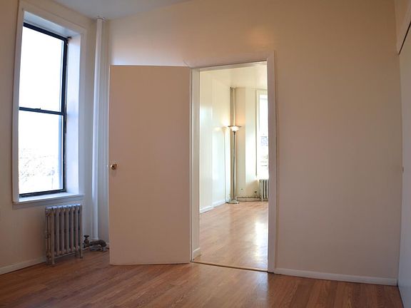 3rd image of 789 Dawson St #2