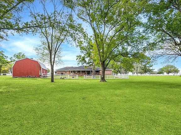5th image of 2919 Centerhill Cir