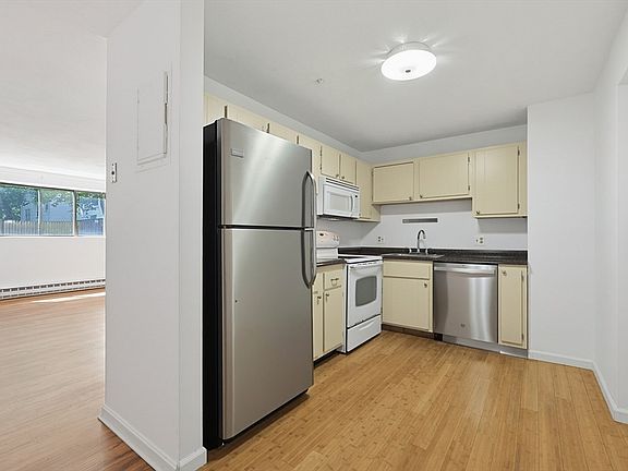 3rd image of 65 Milliken Ave APT 3