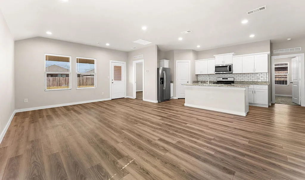 3 bed, 2.0 bath, 1558 sqft, $2,600 — Photo 3