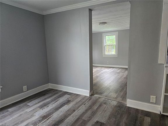 5th image of 1002 Dunbar St