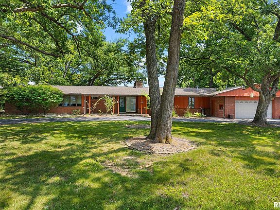 3rd image of 204 W Detweiller Dr
