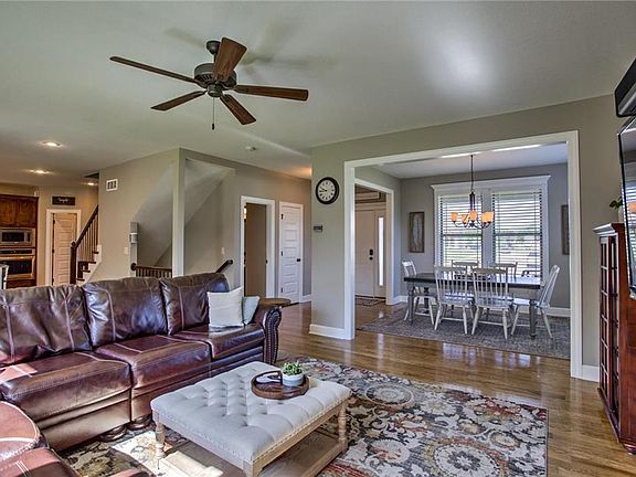 5th image of 721 N Solomon Dr