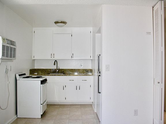 4th image of 908 Granville Ave APT 9