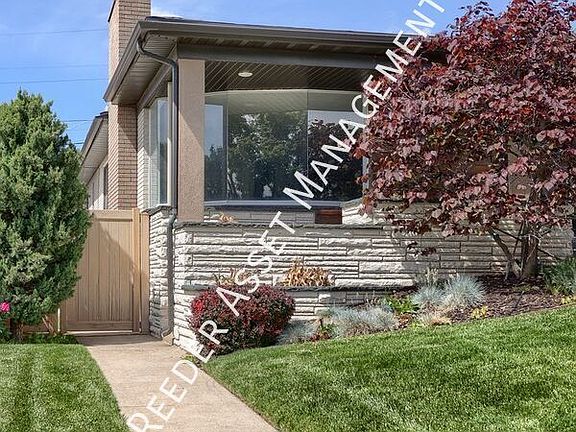 3rd image of 2427 E Blaine Ave