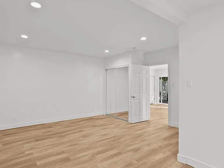 5653 Buffalo Ave — Photo 12