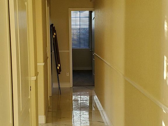4th image of 204 Black Oak Dr