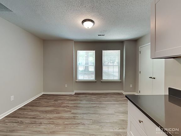 4th image of 1709 Blandford Dr
