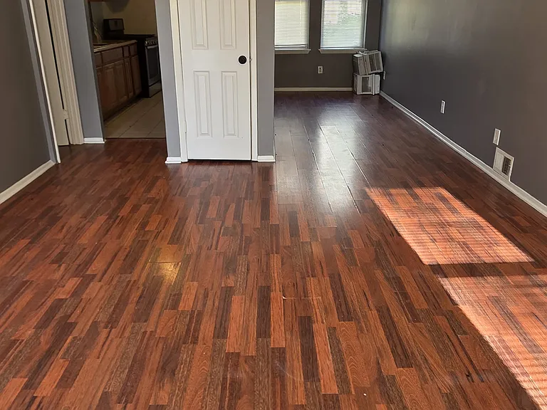 907 N Rosedale St — Photo 2