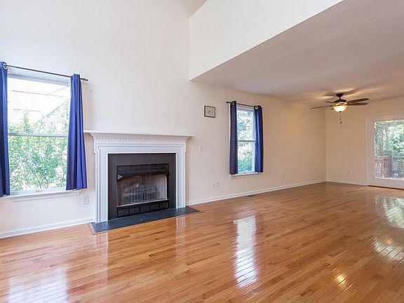 3rd image of 1180 King Edwards Way