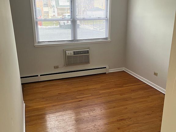 4th image of 437 Graceland Ave #1S