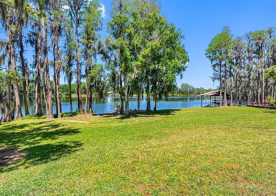 1st image of 304 Lake Kell Ct