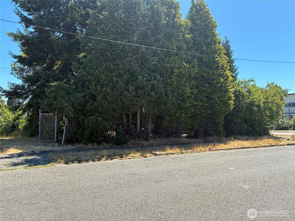 1st image of 3857 E Spokane Street