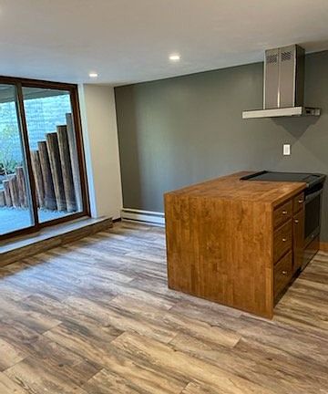 5th image of 901 S Black Ave #B
