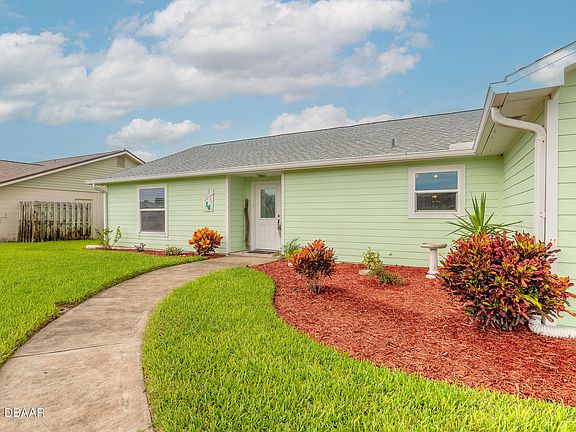3rd image of 16 Sea Harbor Dr W