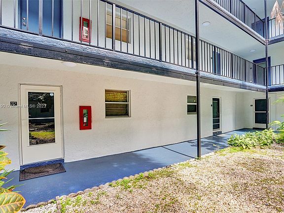 4th image of 2800 Somerset Dr APT 112J