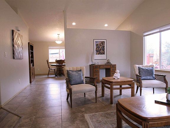 4th image of 958 Mountain River Dr