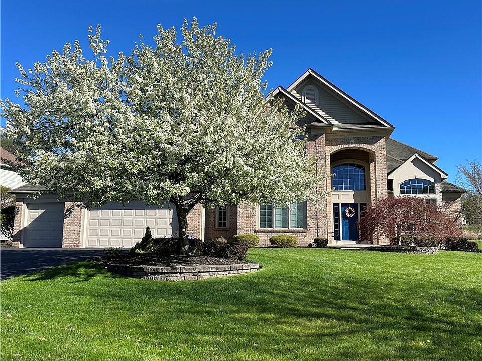 1st image of 21 Fairpoint Dr