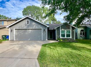 2728 Meadow Dr, Lawrence, KS 66047