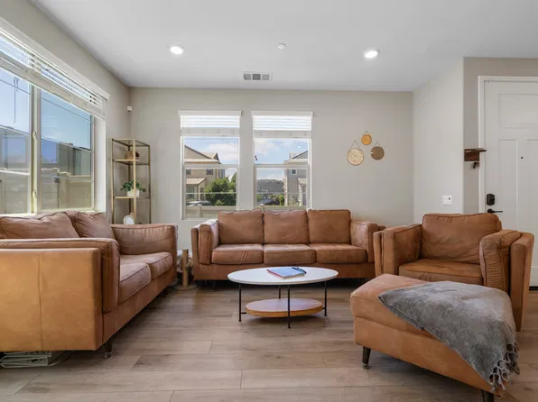 1990 Julie Dawn Pl, Escondido, CA 92026