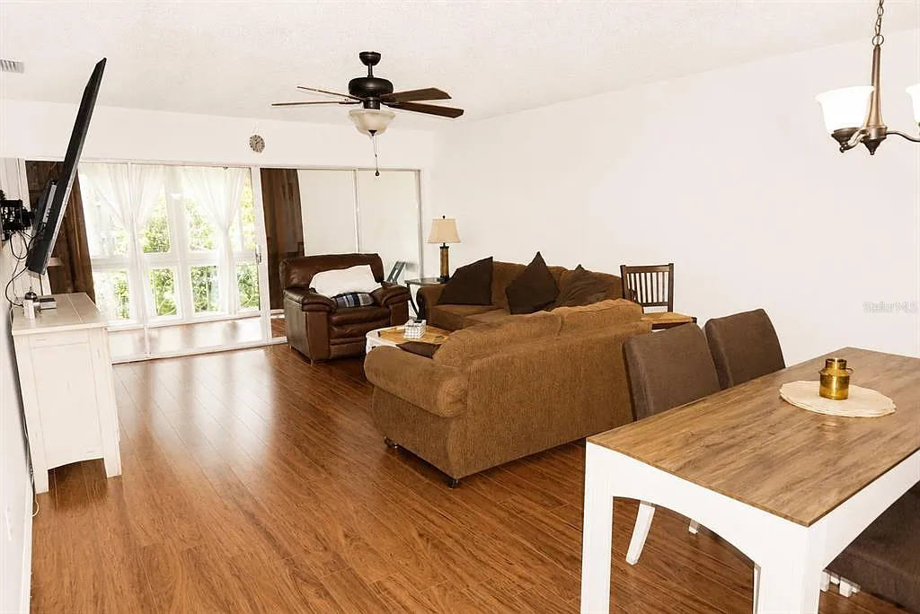 2 bed, 2.0 bath, 1185 sqft, $1,800 — Photo 4