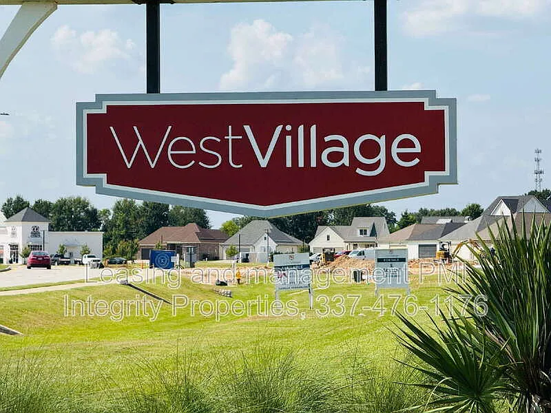 3 bed, 2.0 bath, 1802 sqft, $2,400 — Photo 3