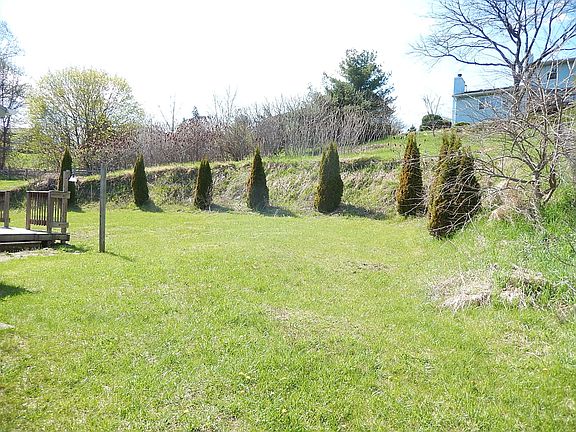 3rd image of 5455 Riverlook Dr NE