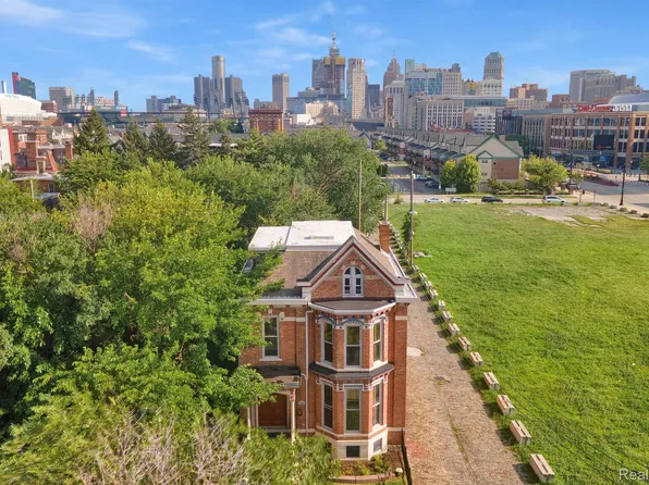 48 Edmund Pl, Detroit, MI 48201