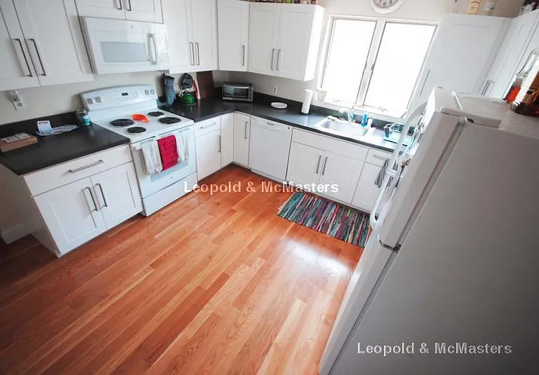 59 Waverly St #2 — Photo 4