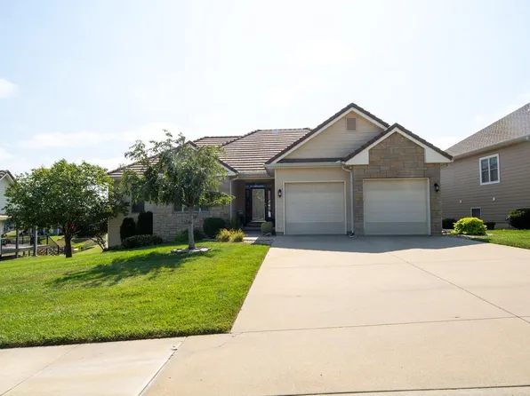 2906 Hidden Lakes Dr, Emporia, KS 66801