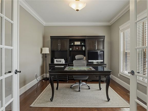4th image of 28 Royal Crest Rd