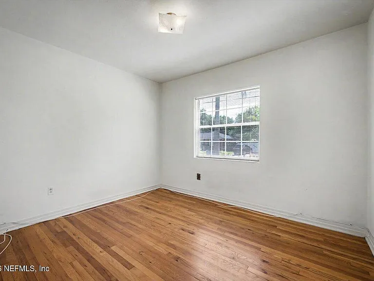 4252 Pinewood Ave — Photo 7