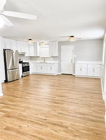3 bed, 1.5 bath, 1253 sqft, $2,000 — Photo 3