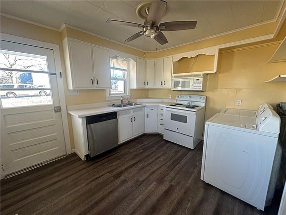 4th image of 222W W Edwards St