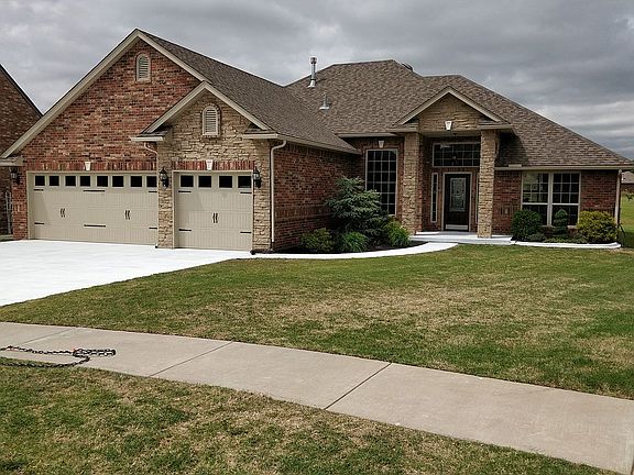 2nd image of 805 Golden Pond Dr
