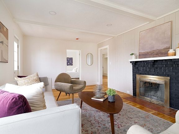 2nd image of 652 Belmont St #2