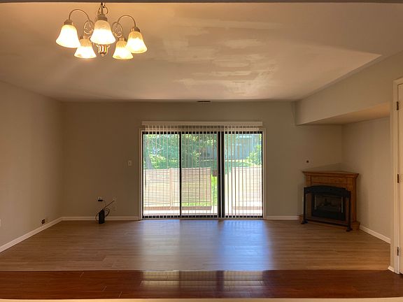 3rd image of 239 Hampshire Ct